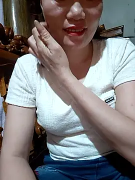 Snapshot of -Trici- chatting on June 18, 10:25 pm -Trici- online show from June 18, 10:25 pm
