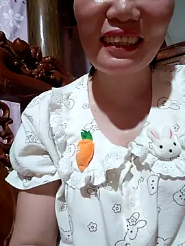 Snapshot of -Trici- chatting on June 20, 11:24 am -Trici- online show from June 20, 11:24 am