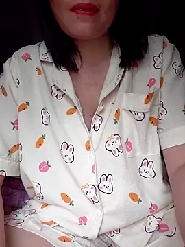 Snapshot of -Trici- chatting on June 20, 11:29 pm -Trici- online show from June 20, 11:29 pm