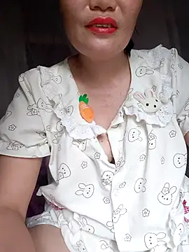 Snapshot of -Trici- chatting on July 14, 10:21 am -Trici- online show from July 14, 10:21 am