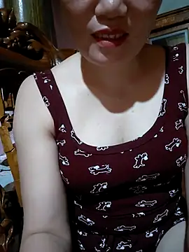 Snapshot of -Trici- chatting on July 27, 12:23 pm -Trici- online show from July 27, 12:23 pm