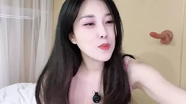 Snapshot of Emma_qiqi chatting on May 22, 8:42 am Emma qiqi online show from May 22, 8:42 am