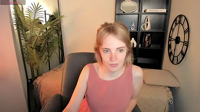 Snapshot of IrmaRonn chatting on July 8, 10:31 am IrmaRonn online show from July 8, 10:31 am