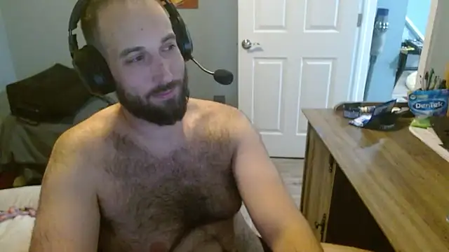 Snapshot of dannyboyx69 chatting on May 14, 2:40 am dannyboyx69 online show from May 14, 2:40 am
