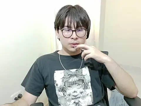 Snapshot of kuromi_boy chatting on June 24, 10:53 pm kuromi boy online show from June 24, 10:53 pm