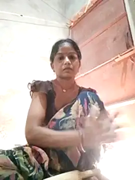 Snapshot of CHANDNi_700 chatting on May 31, 12:34 pm CHANDNi 700 online show from May 31, 12:34 pm