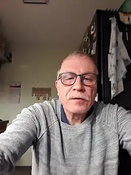 Snapshot of NextAct92 chatting on May 12, 1:58 am NextAct92 online show from May 12, 1:58 am