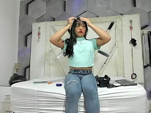 Snapshot of RoussJimenez chatting on May 13, 2:42 am RoussJimenez online show from May 13, 2:42 am