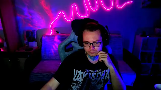 MeLanXolik online show from June 6, 7:40 pm