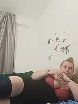 Snapshot of JuliaBestX chatting on June 9, 7:03 pm JuliaBestX online show from June 9, 7:03 pm