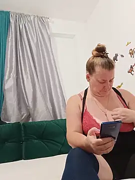 Snapshot of JuliaBestX chatting on June 28, 1:11 am JuliaBestX online show from June 28, 1:11 am