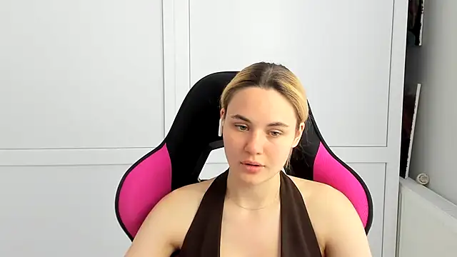 Snapshot of Emma_starrs_ chatting on June 14, 12:40 pm Emma starrs online show from June 14, 12:40 pm