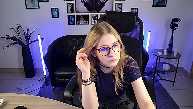 lanafitch online show from June 11, 10:24 am