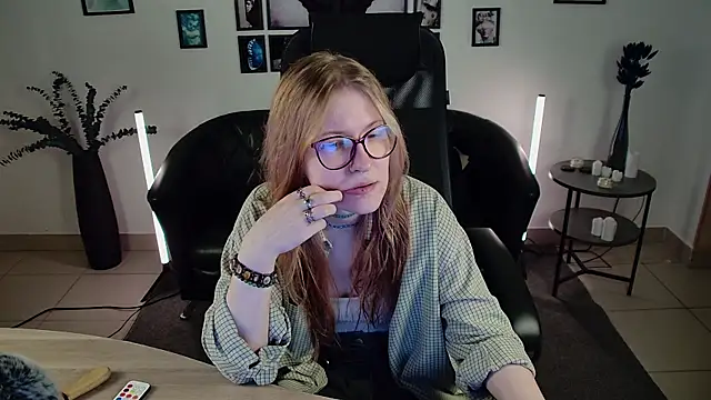 lanafitch online show from June 25, 1:26 pm