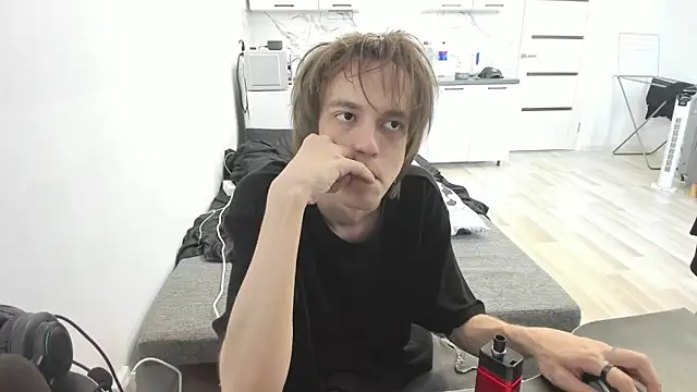 Snapshot of Nolan_Sagee chatting on June 19, 10:19 am Nolan Sagee online show from June 19, 10:19 am