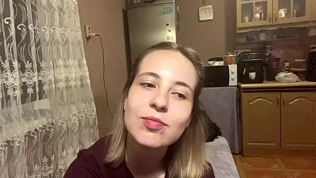 DaphneAmor online show from May 12, 8:28 pm