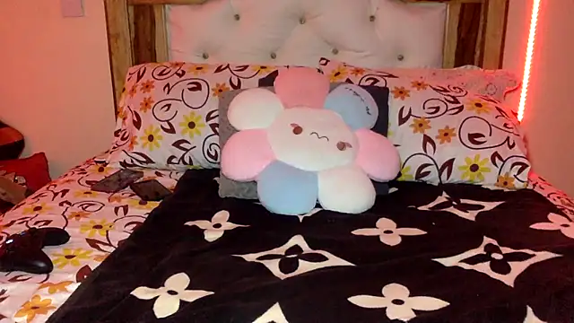 creamyamber online show from April 10, 1:55 am