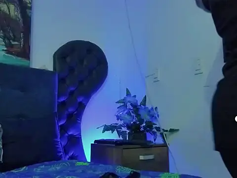 Snapshot of dreamycushions chatting on May 22, 6:46 pm dreamycushions online show from May 22, 6:46 pm