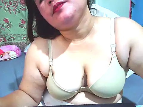 Snapshot of xsweetlover69x chatting on June 23, 2:20 am xsweetlover69x online show from June 23, 2:20 am