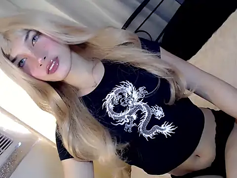Snapshot of Lily_holly chatting on June 4, 12:05 am Lily holly online show from June 4, 12:05 am