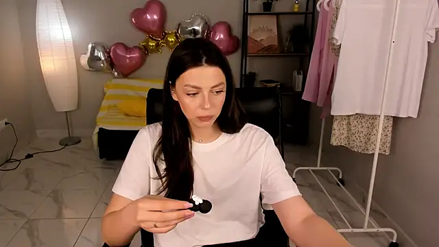 Lilian Iris online show from May 20, 1:28 pm