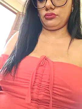 Snapshot of Amina--789 chatting on June 10, 4:50 pm Amina--789 online show from June 10, 4:50 pm