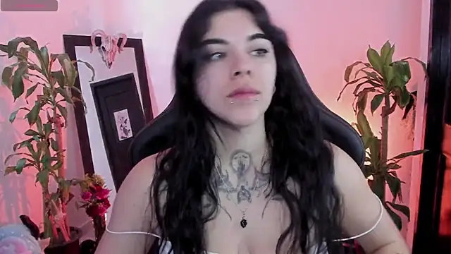 MissCharlottte 18 online show from May 20, 4:24 pm