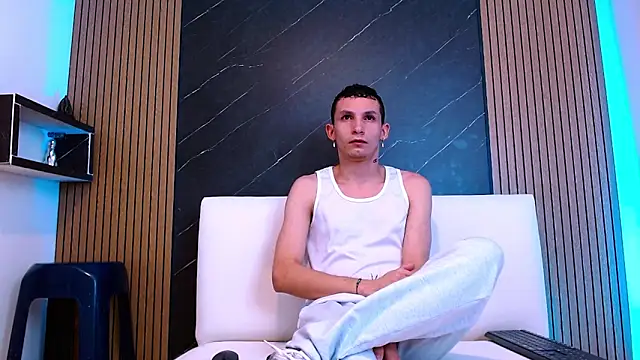 Snapshot of Isak_Berekoa chatting on May 27, 3:14 am Isak Berekoa online show from May 27, 3:14 am