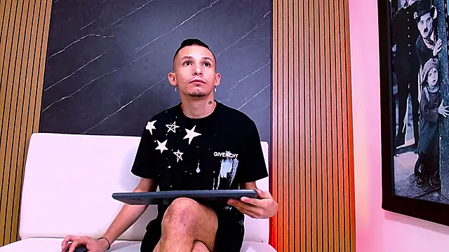 Snapshot of Isak_Berekoa chatting on June 6, 10:53 am Isak Berekoa online show from June 6, 10:53 am