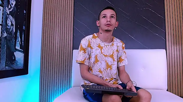 Snapshot of Isak_Berekoa chatting on June 18, 11:03 am Isak Berekoa online show from June 18, 11:03 am