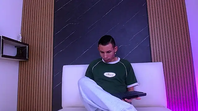 Snapshot of Isak_Berekoa chatting on June 20, 11:02 am Isak Berekoa online show from June 20, 11:02 am