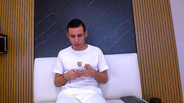 Snapshot of Isak_Berekoa chatting on June 26, 11:03 am Isak Berekoa online show from June 26, 11:03 am