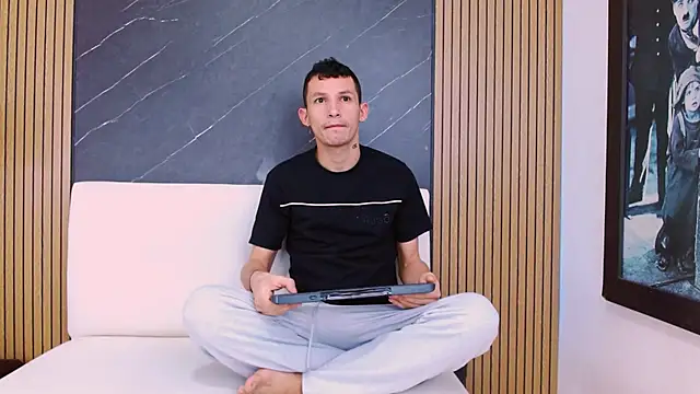 Snapshot of Isak_Berekoa chatting on June 30, 11:00 am Isak Berekoa online show from June 30, 11:00 am