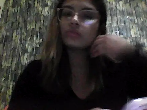 Snapshot of BabyCinnamon1 chatting on June 11, 2:53 am BabyCinnamon1 online show from June 11, 2:53 am