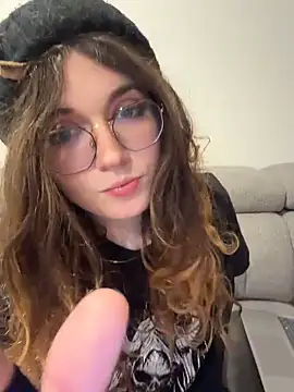 cutypiefull online show from May 15, 11:34 pm