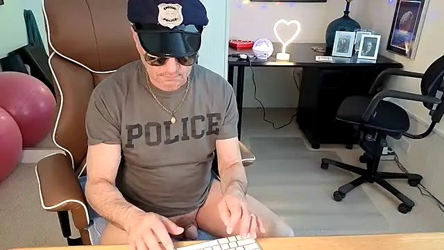 hotdadbod online show from January 8, 9:39 pm