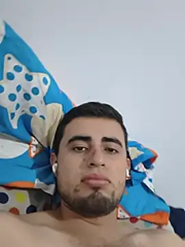 Snapshot of Alejo10051 chatting on June 8, 8:42 pm Alejo10051 online show from June 8, 8:42 pm