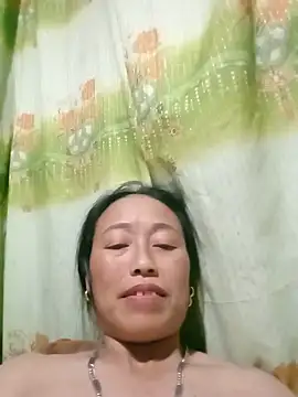 Snapshot of lili_anhh chatting on May 18, 4:24 pm lili anhh online show from May 18, 4:24 pm