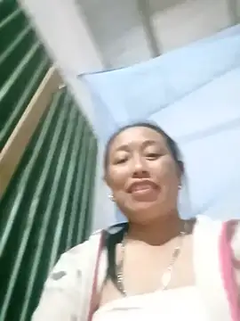 Snapshot of lili_anhh chatting on May 19, 3:07 pm lili anhh online show from May 19, 3:07 pm
