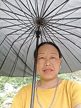 Snapshot of lili_anhh chatting on May 23, 2:39 am lili anhh online show from May 23, 2:39 am