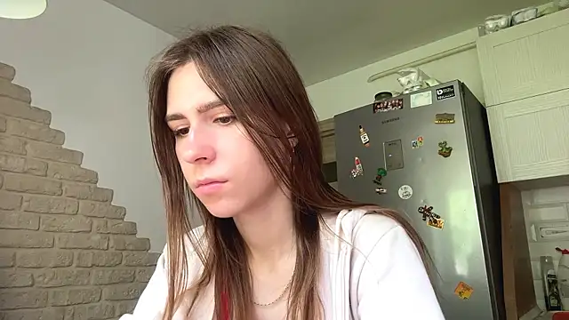 ZaraGuyette online show from June 4, 7:47 am