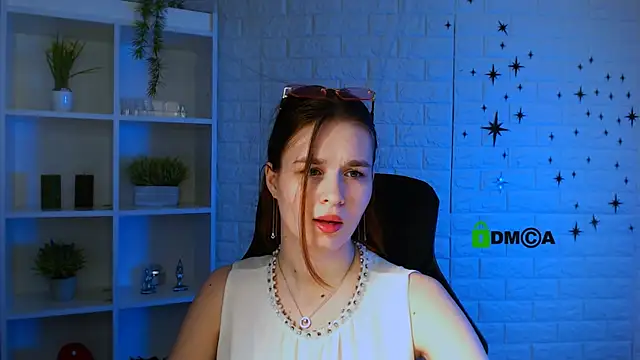 Snapshot of angie_foxy1 chatting on June 1, 7:15 pm angie foxy1 online show from June 1, 7:15 pm