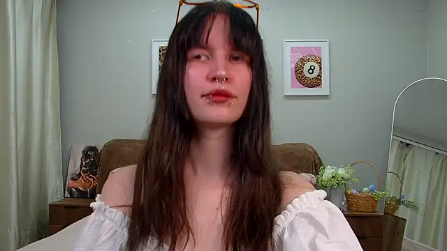 Snapshot of VivianCaro chatting on May 14, 8:21 am VivianCaro online show from May 14, 8:21 am