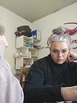 Lulitahot online show from May 19, 3:40 pm