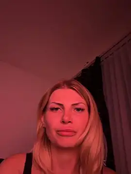 Snapshot of Hailey_amour chatting on May 12, 7:22 pm Hailey amour online show from May 12, 7:22 pm