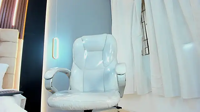 Snapshot of Amara_lune chatting on June 5, 2:56 pm Amara lune online show from June 5, 2:56 pm