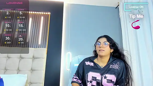 Snapshot of Amara_lune chatting on June 15, 3:25 pm Amara lune online show from June 15, 3:25 pm