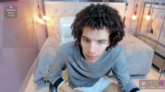 Snapshot of felix_haze chatting on June 18, 5:28 pm felix haze online show from June 18, 5:28 pm