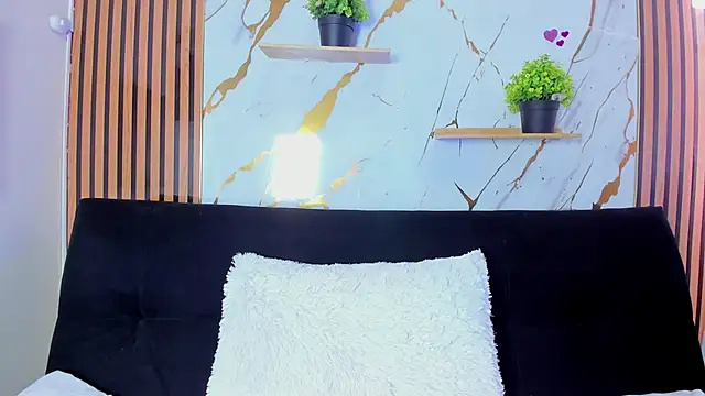 candy queens  online show from June 10, 8:52 pm