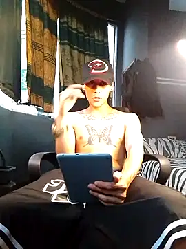 Snapshot of maxwell_crazy1 chatting on May 13, 10:27 pm maxwell crazy1 online show from May 13, 10:27 pm